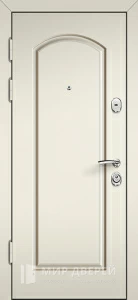 Входная металлическая дверь светлая в коттедж №5 внутренняя - фото