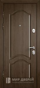 Коричневая входная дверь с наличниками и доборами №8 внутренняя - фото