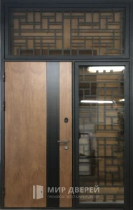 Высокая входная дверь в офис №11 внешняя - фото